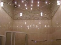 зеркальный потолок в ванной
