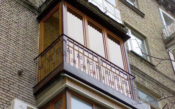 Как выполняется остекление балкона