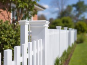 Заборы из поликарбоната: современное решение для вашего участка